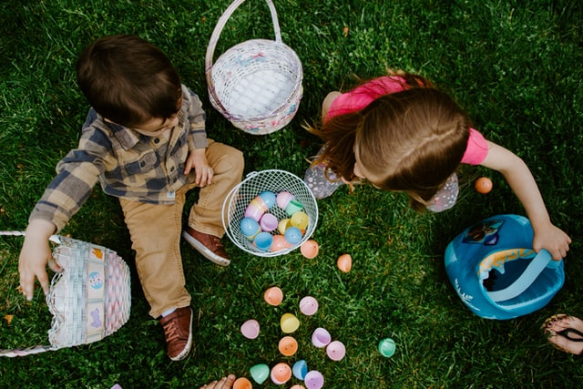 DIY Easter Decorations - Paper Mache Yarn Easter Eggs