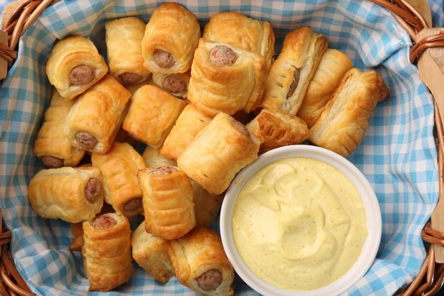 Zelfgemaakte knakworst broodjes