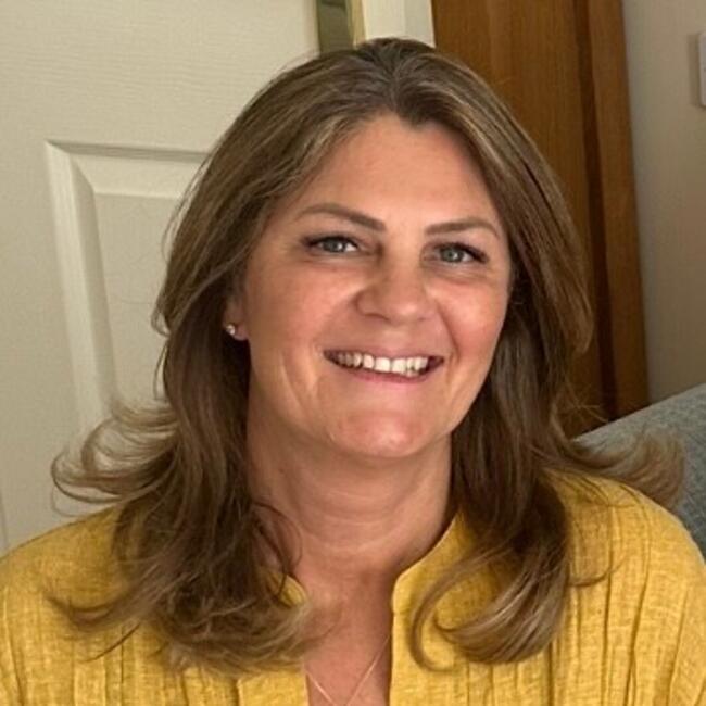 Babysitter in Brentwood: Donna