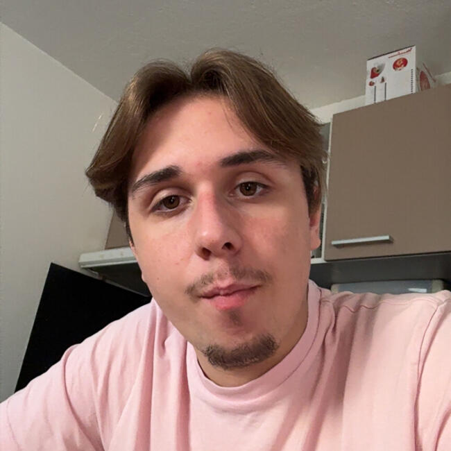 Babysitter in Fréjus: Enzo