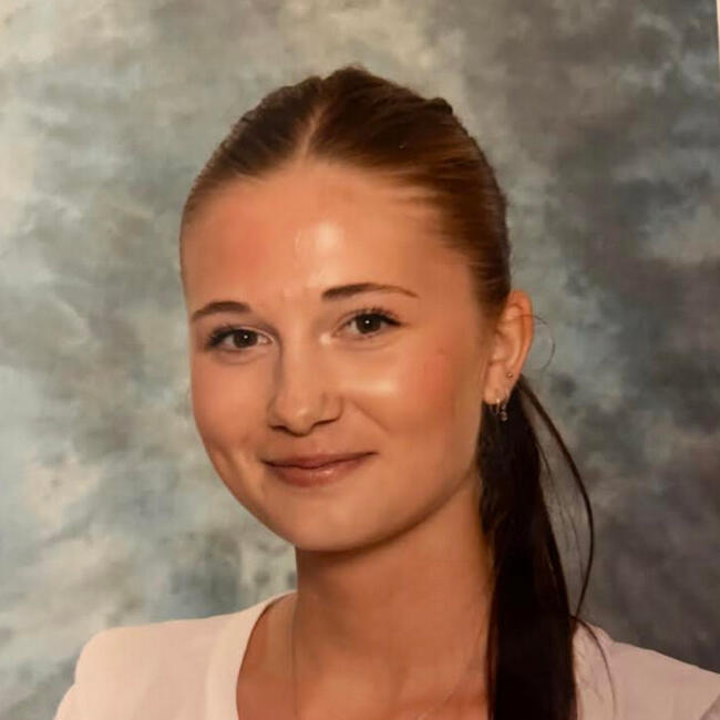 Babysitter in Saint-Félix-de-Rieutord: Camille