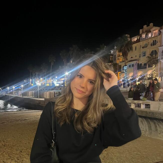 Babysitter in Cascais: Helena