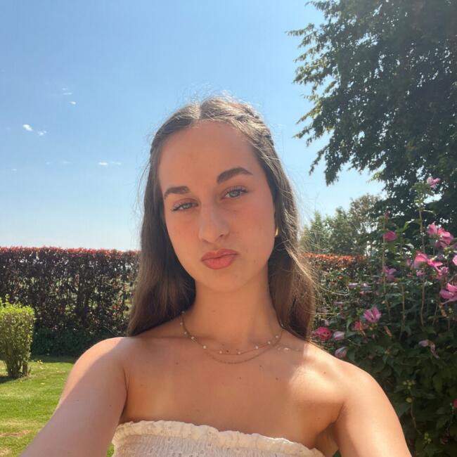 Babysitter in Rouen: Léonie