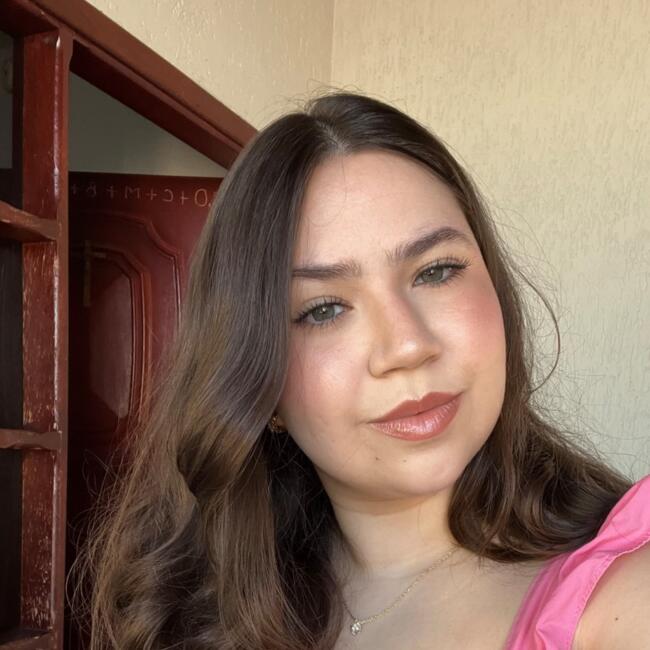 Babysitter in Campo Grande: Laura