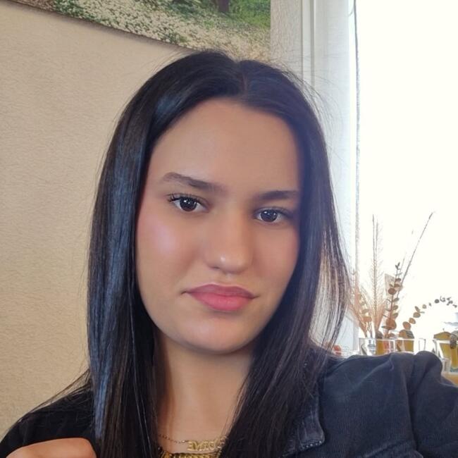 Babysitter in Belfort: Nadine