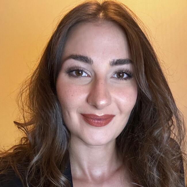Babysitter in Paris: Giulia