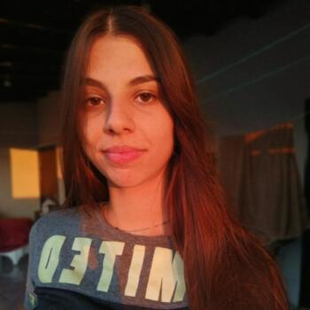 Babysitter Fernandópolis: Julia