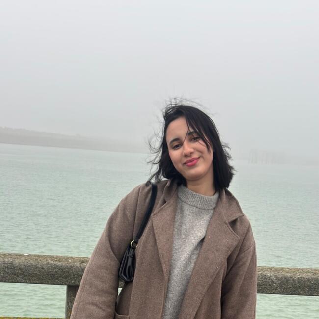 Babysitter in Calais: Aya