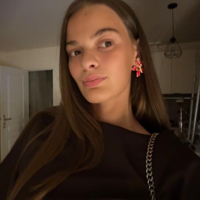 Babysitter in Issy-les-Moulineaux: Shana