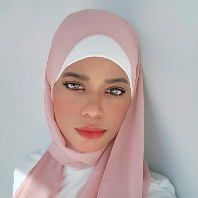 مربية أطفال في جدة: H