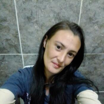 Babysitter East London: Lauren