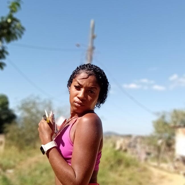 Babá em Japeri: Morena