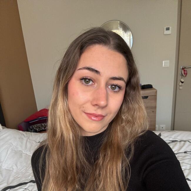 Babysitter in Marseille: Emma