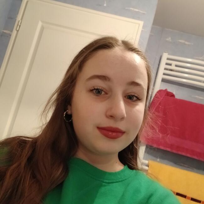 Babysitter in Ladignac-sur-Rondelles: Melinda