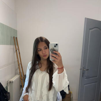 Babysitter in Arpaillargues-et-Aureillac: Ambre