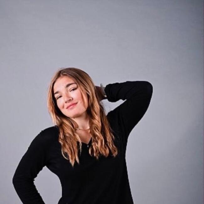 Babysitter in Boulogne-Billancourt: Lola