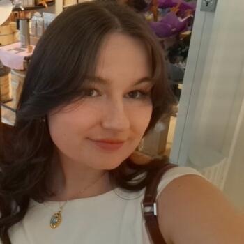 Baby-sitter Fontaine-l'Évêque: Velina