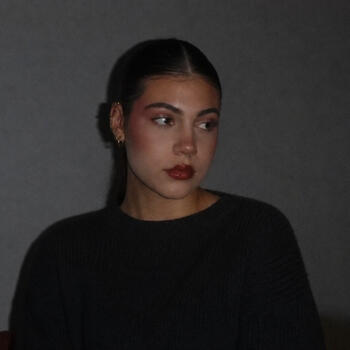 Babysitter in Champs-sur-Marne: Eva