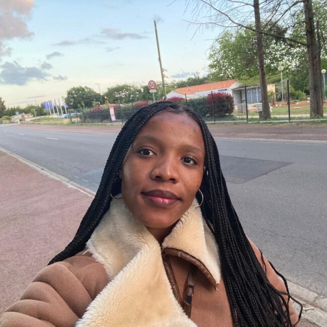 Babysitter in Verneuil-sur-Seine: Khensani Nana