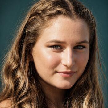 Babysitter in Edenvale: Emily