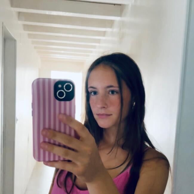 Babysitter in Lignan-de-Bazas: Perrine