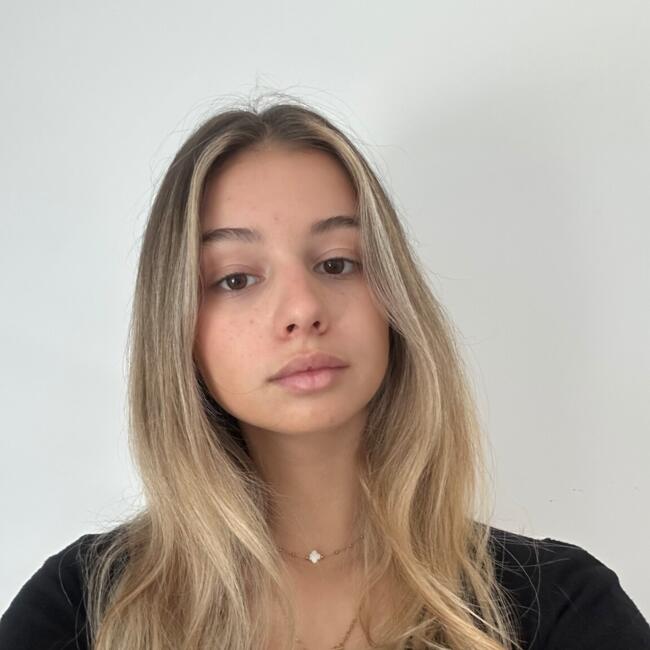 Babysitter in Castres: Ava