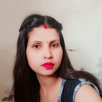 Babysitter Noida: Moni