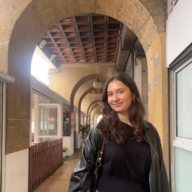 Auklė Valensija: Irene