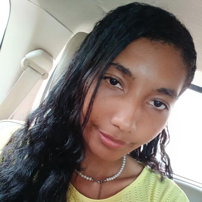 Babá em Teófilo Otoni: Debora