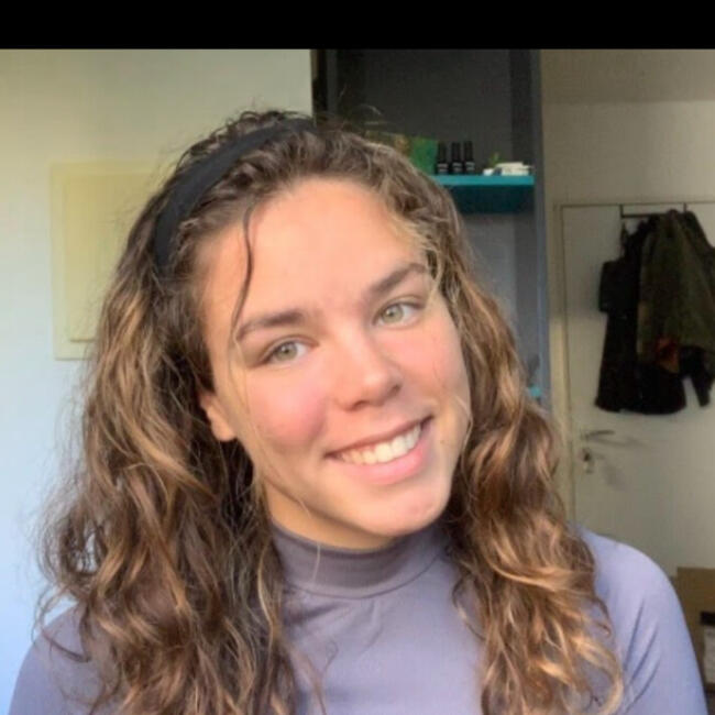 Trabalho de babysitting em Monchique: Caroline