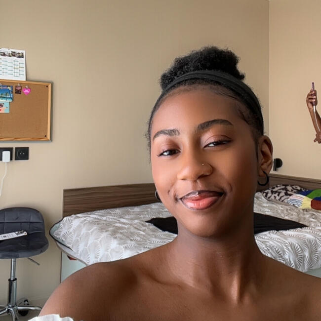 Babysitter in Cergy: Corine