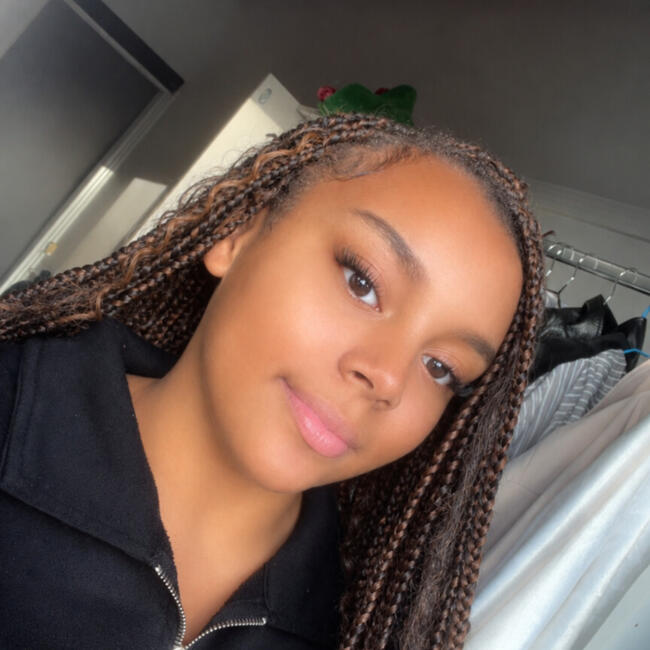 Babysitter in Paris: Shaïneze