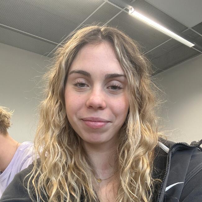 Babysitter in Lexy: Madeleine