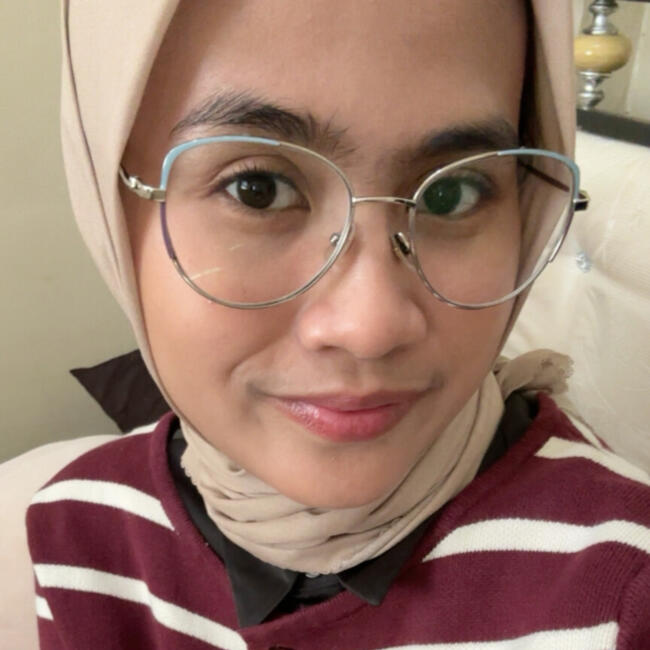 Babysitter in Tangerang: Dinda