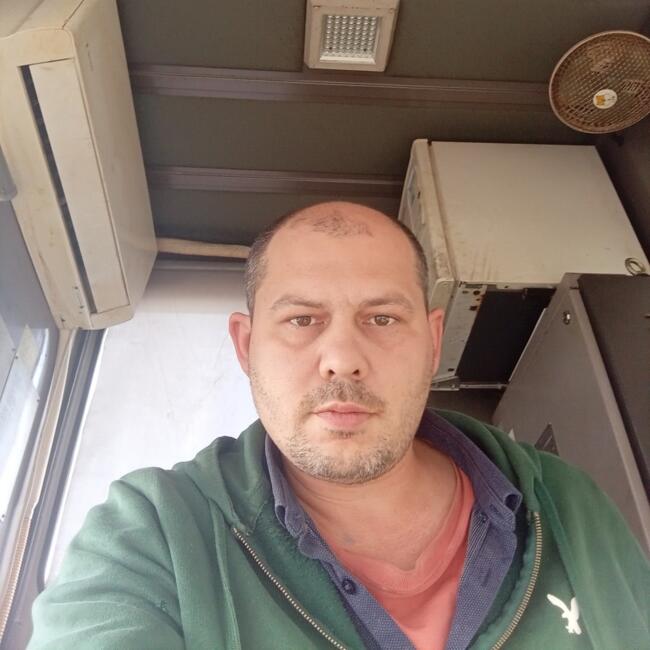 משרת בייביסיטר ב- בת ים: Daniel