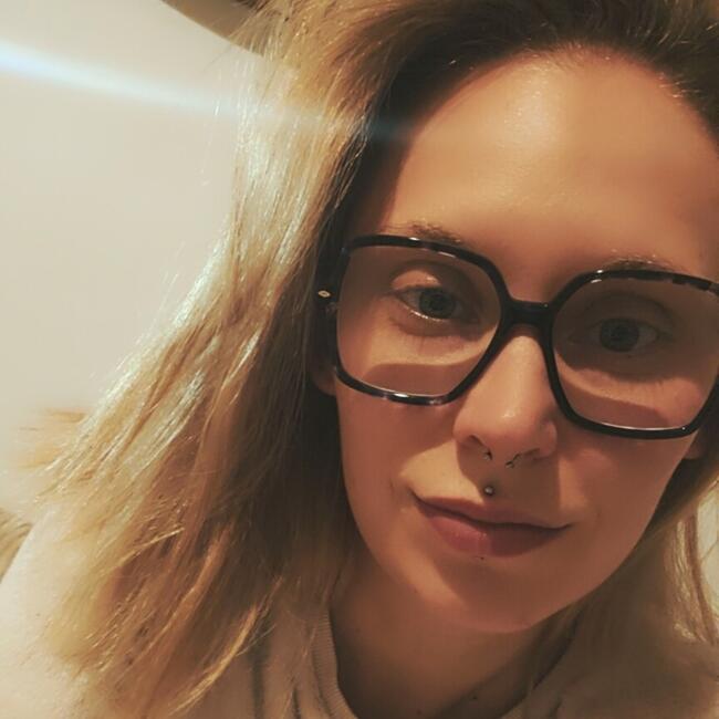 Babysitter in Prédefin: Laura