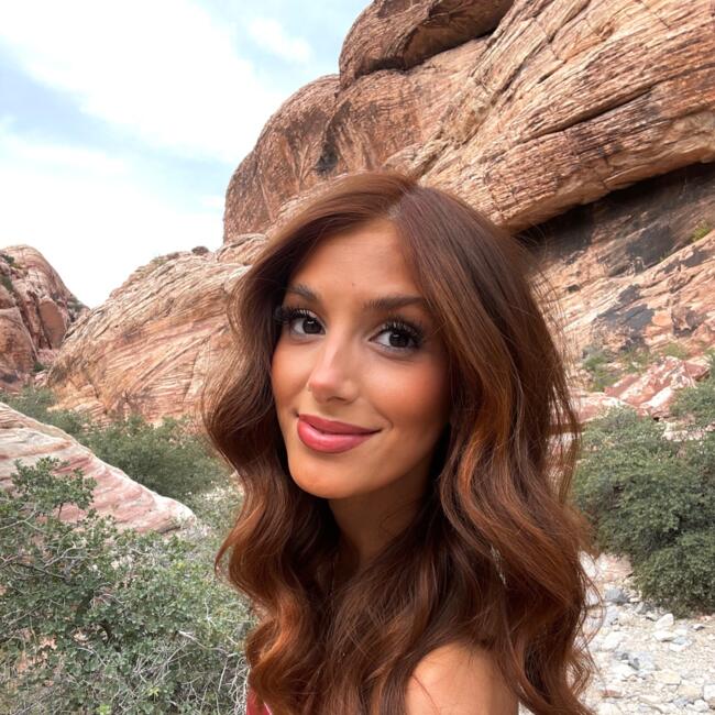 Jasmine (21) Babysitter in Las Vegas Babysits