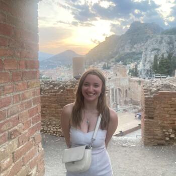 Babysitter in Miribel: Fany