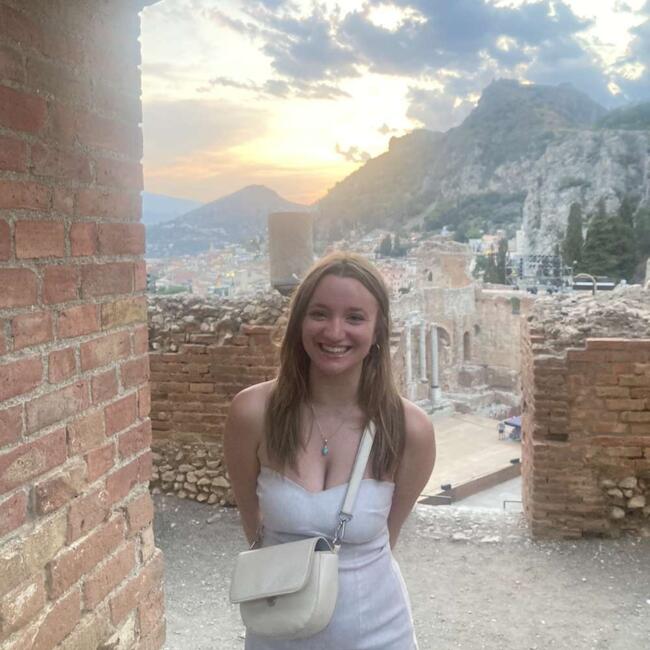 Babysitter in Miribel: Fany