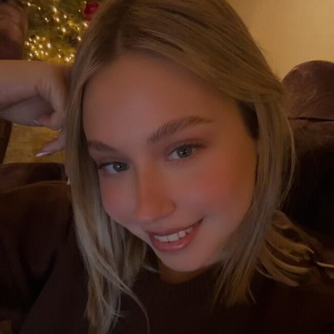 Babysitter στην περιοχή Καλύβια Θορικού: Αλίκη