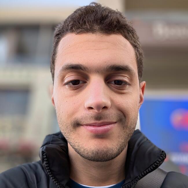 Babysitting job in Maia: Hady