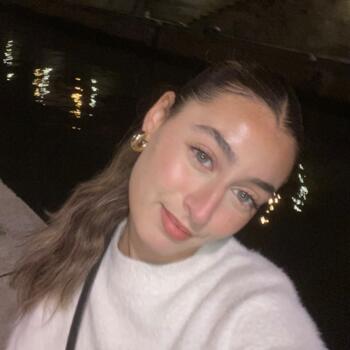 Babysitter in Paris: Anais