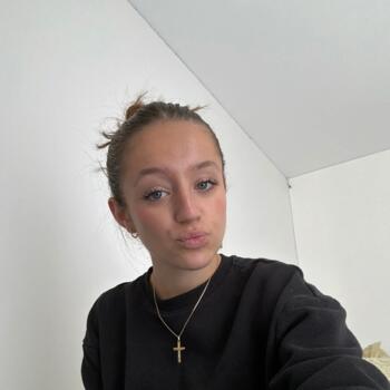 Baby-sitter Saint-Bonnet-les-Oules: Sarah