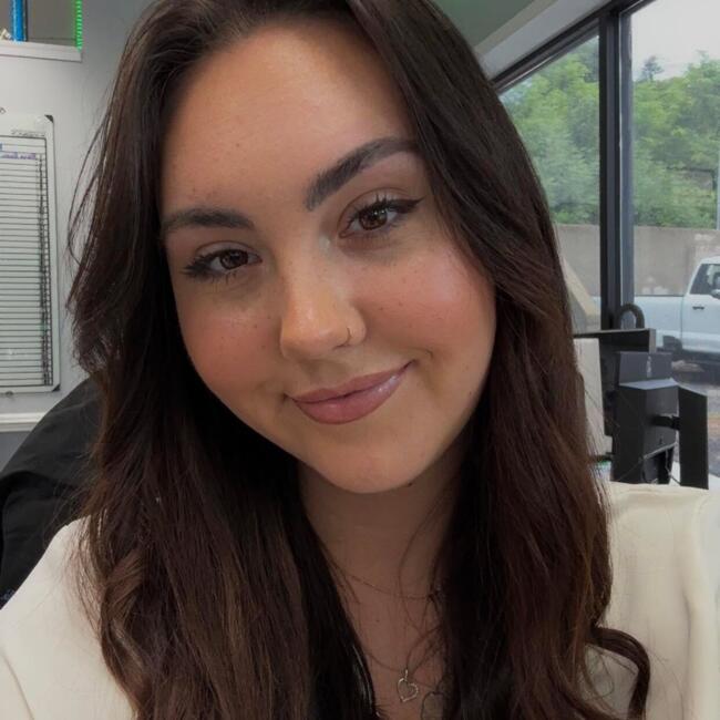 Babysitting job in Avenue: Kayla