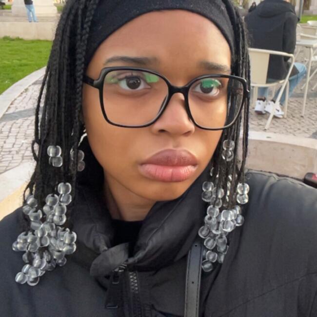 Babysitter in Torcy: Angela