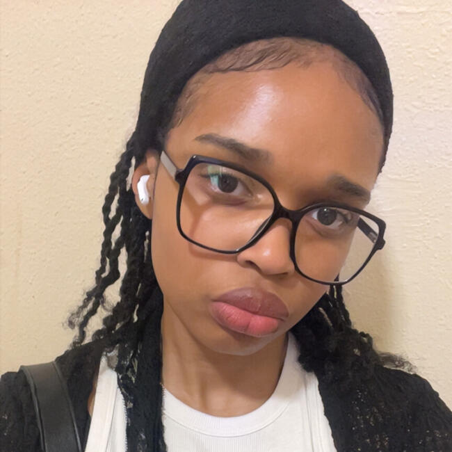 Babysitter in Torcy: Angela