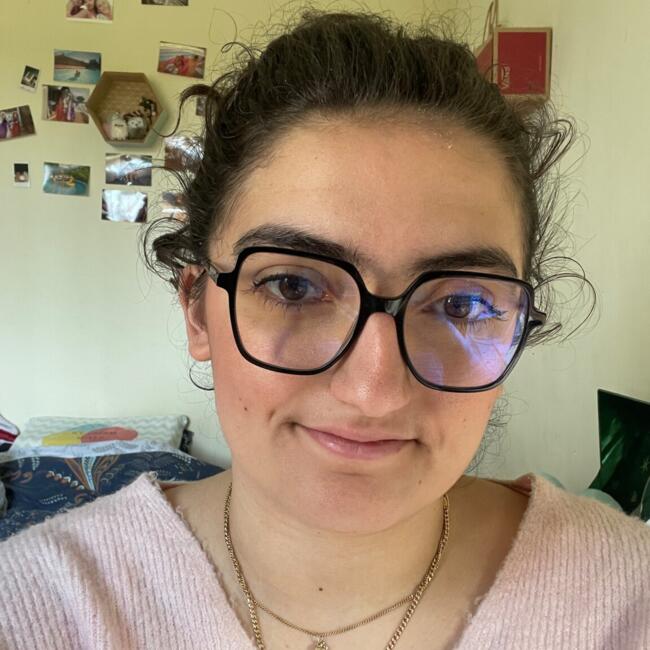 Babysitter in Figeac: Violette