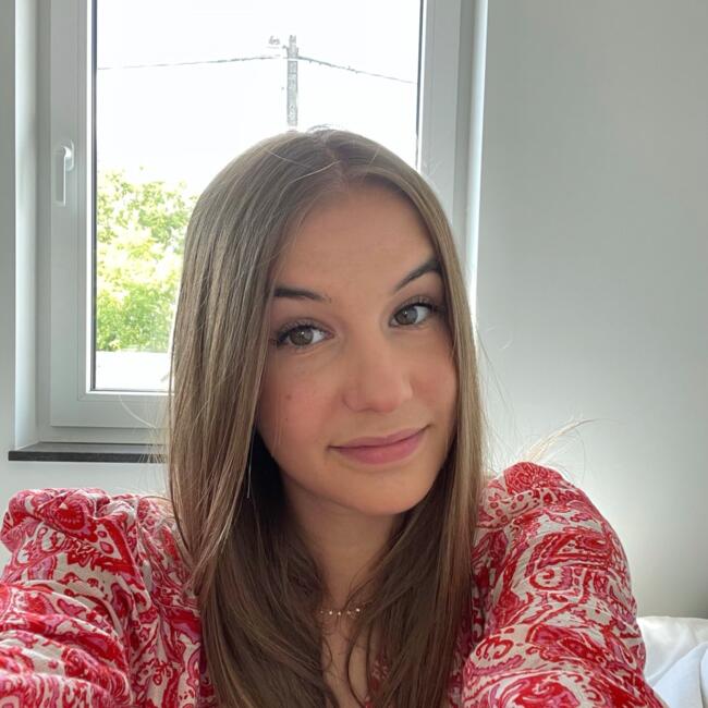 Babysitter in Habay-la-Vieille: Coline