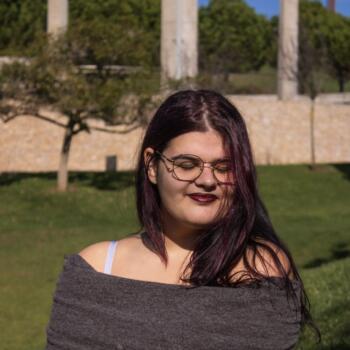 Babysitter em Almada: Giovana