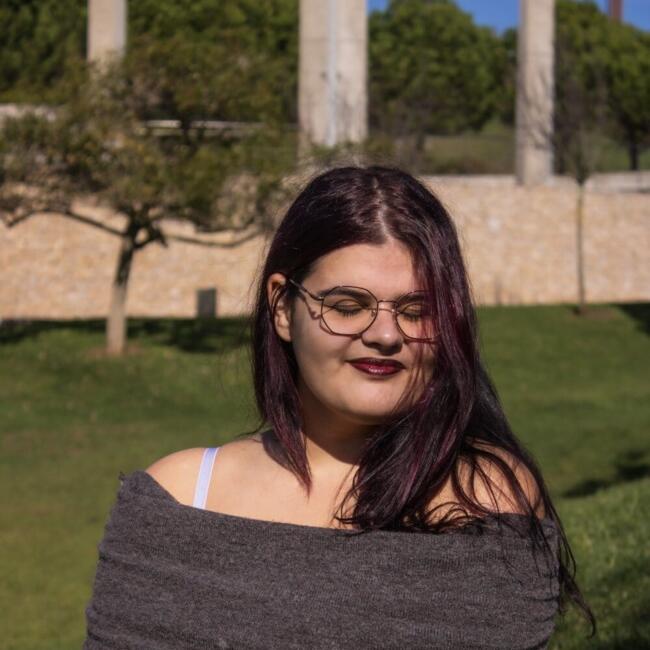 Babysitter em Almada: Giovana